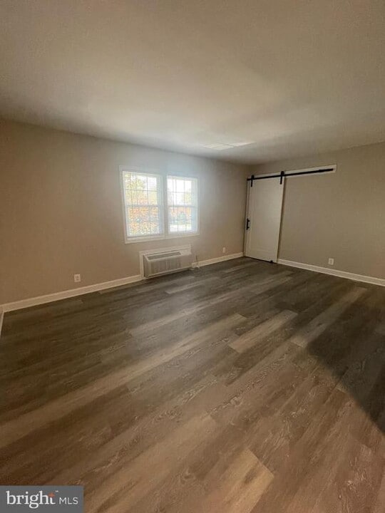 110 N College Dr in Sterling, VA - Building Photo