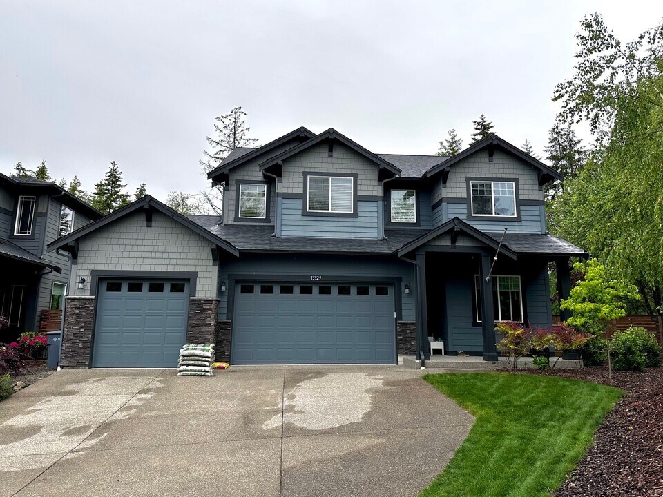 13929 187th Ave Ct E in Bonney Lake, WA - Building Photo