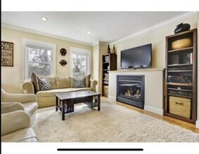 11 Whitney St in Chestnut Hill, MA - Building Photo - Building Photo