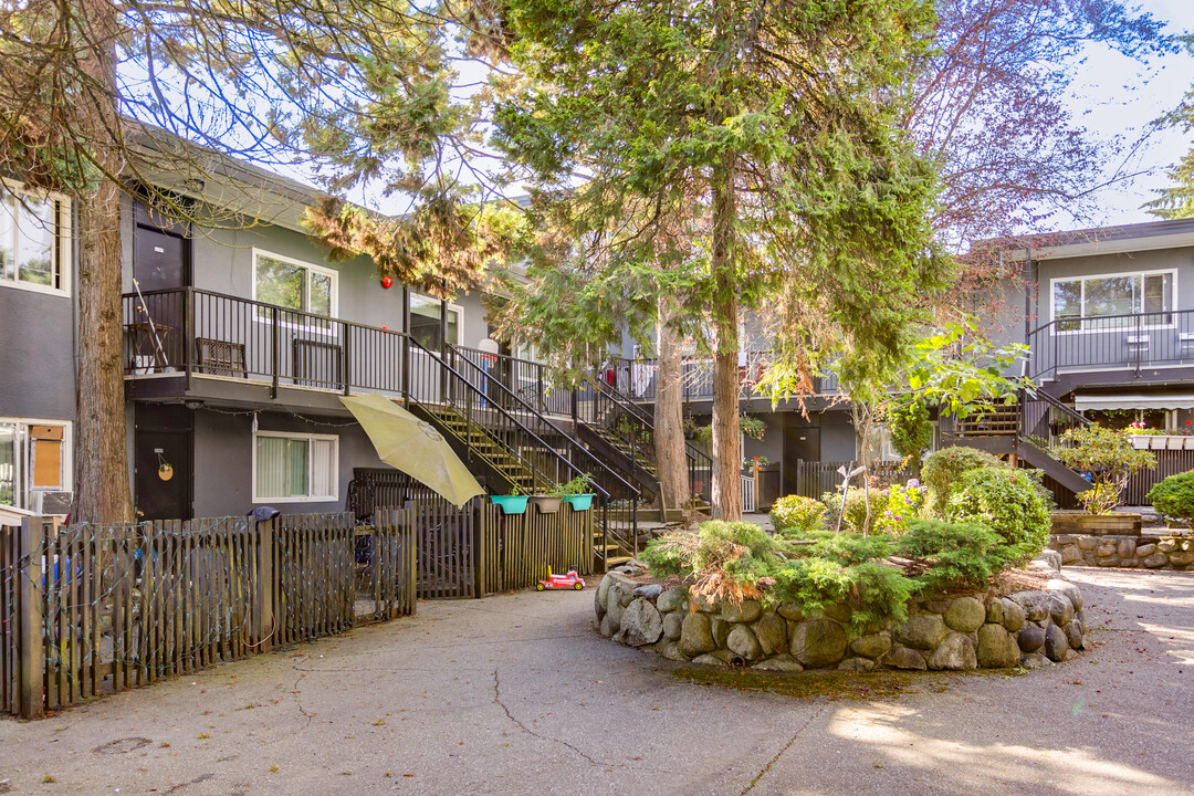 Parkwood Gardens Apartments I in Burnaby, BC - Building Photo