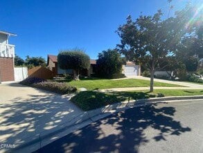 2262 Lyndhurst Ave in Camarillo, CA - Building Photo - Building Photo