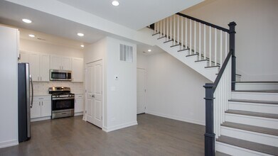 1008 W 18th St in Chicago, IL - Building Photo - Building Photo