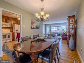 217 Bramber Dr in Broomall, PA - Foto de edificio - Building Photo