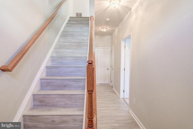 42797 Flannigan Terrace in Chantilly, VA - Foto de edificio - Building Photo