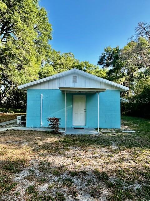 1121 E Hubbard Ave in DeLand, FL - Building Photo