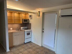 1714 Summit View Pl in Austin, TX - Building Photo