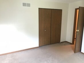 6057-6059 Red Oak Dr in Toledo, OH - Building Photo - Building Photo