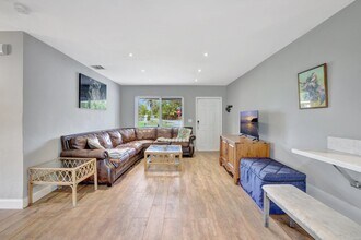 3241 SW 19th St in Fort Lauderdale, FL - Building Photo - Building Photo