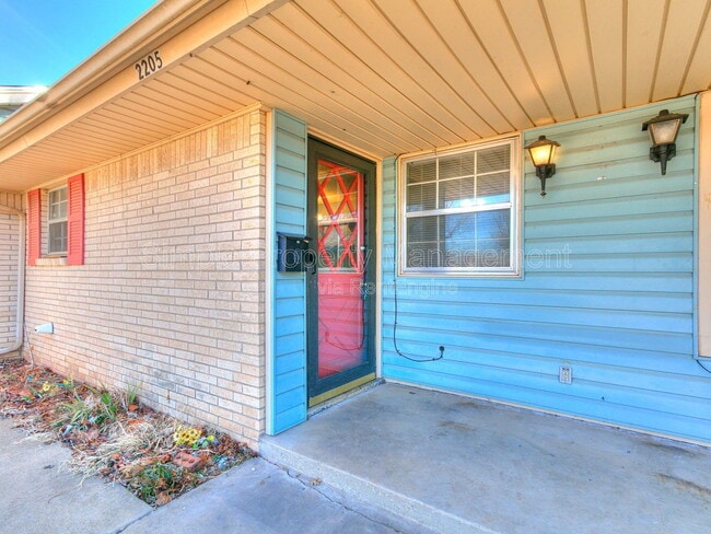 2205 Donna Dr in Norman, OK - Building Photo - Building Photo