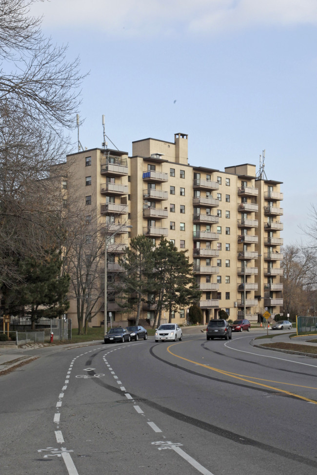 3121 Kirwin Ave in Mississauga, ON - Building Photo - Building Photo