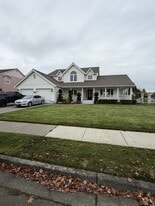 700 Sunrise Dr in Lynden, WA - Building Photo