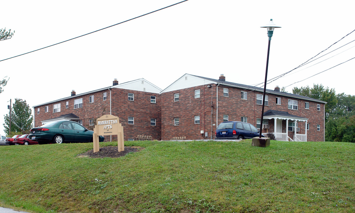 Manhattan Apartments in Brunswick, OH - Building Photo