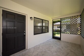 8732 SW 145th St in Palmetto Bay, FL - Building Photo - Building Photo