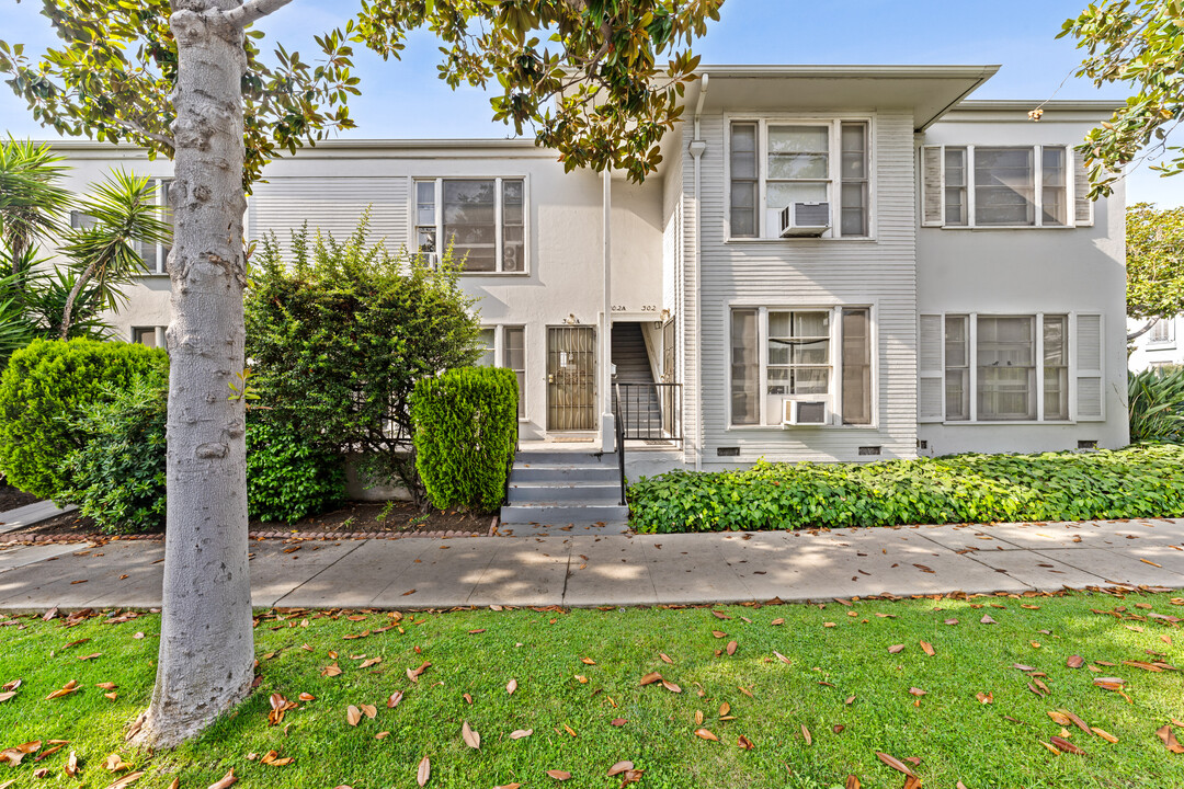 The Doheny Six in Beverly Hills, CA - Building Photo