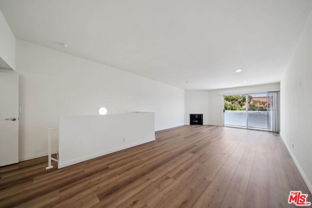870 Crenshaw Blvd in Los Angeles, CA - Building Photo