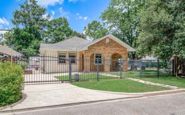 3715 Bruce St in Houston, TX - Building Photo - Building Photo