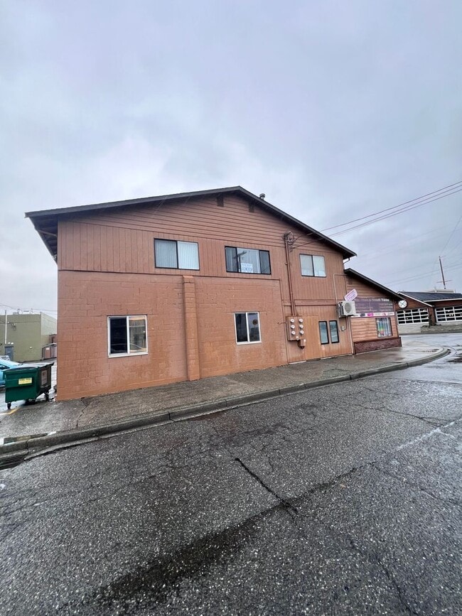 property at 121 S Spruce St