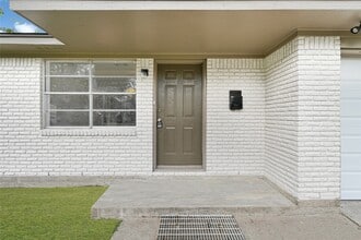 1502 Park Ave in Deer Park, TX - Building Photo - Building Photo