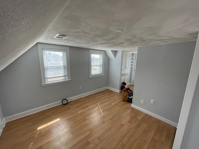 72 Sohier Rd, Unit 2 in Beverly, MA - Foto de edificio - Building Photo