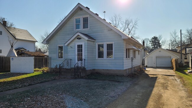 property at 1040 Oak St