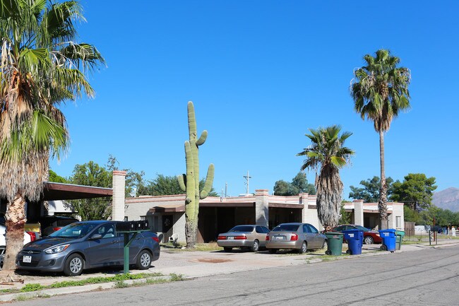 1651 N Louis Ln in Tucson, AZ - Building Photo - Building Photo