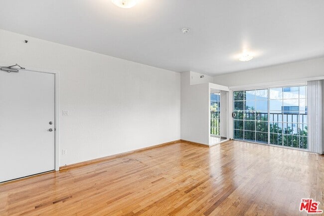 26 Breeze Ave in Los Angeles, CA - Building Photo - Building Photo