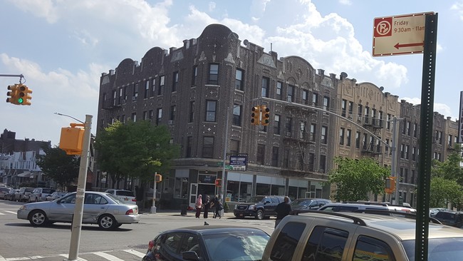 210 Dahill Rd in Brooklyn, NY - Foto de edificio - Building Photo