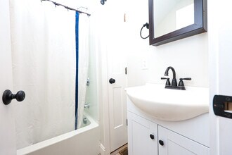 85 Oak St in Randolph, MA - Foto de edificio - Building Photo