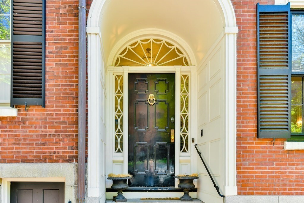 48 Mt Vernon St in Boston, MA - Building Photo