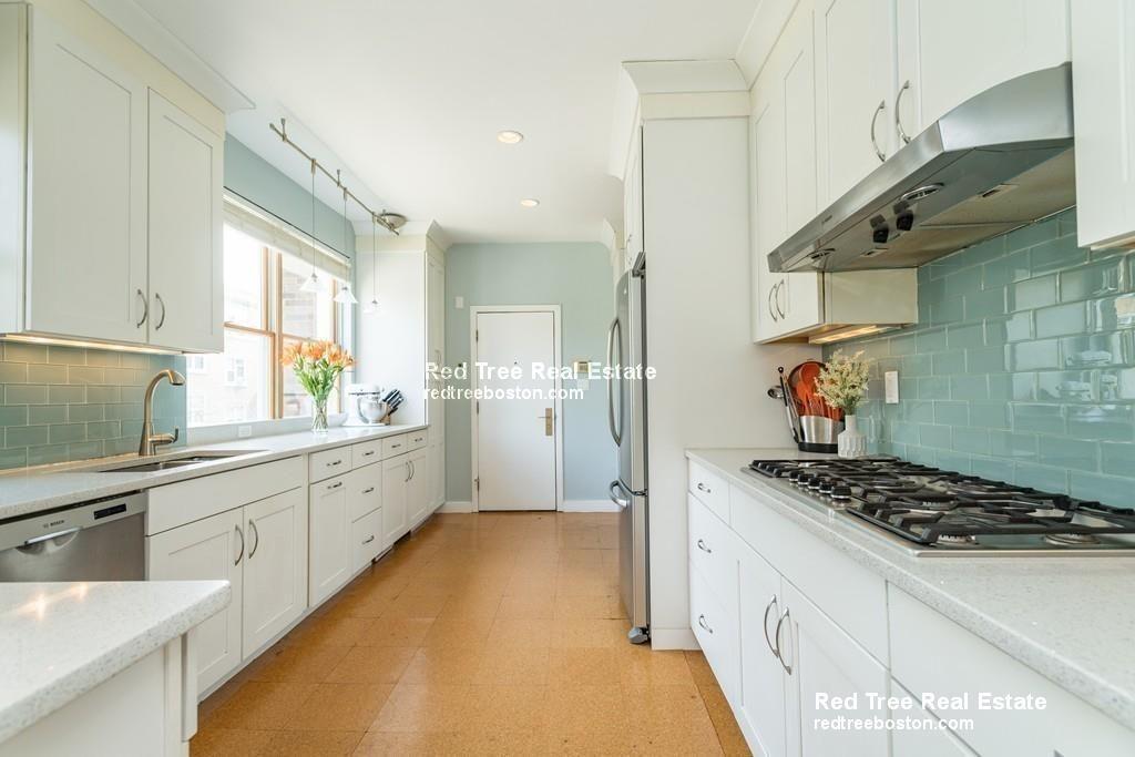 327 Saint Paul St, Unit 1 in Brookline, MA - Building Photo
