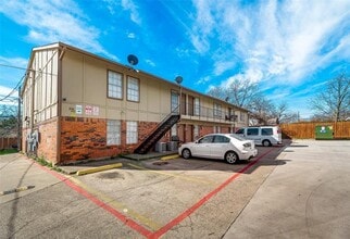 108 E Cedar St in Arlington, TX - Building Photo - Building Photo