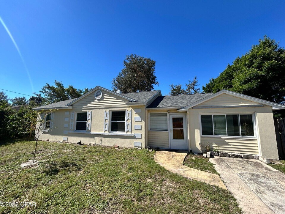 427 S Macarthur Ave in Panama City, FL - Building Photo
