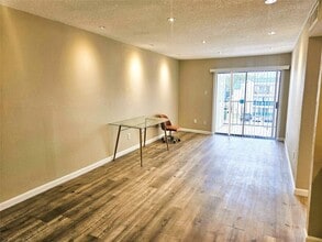 2816 S Bartell Dr in Houston, TX - Building Photo - Building Photo