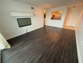 60 NW 37th Ave, Unit 500 in Miami, FL - Building Photo - Building Photo