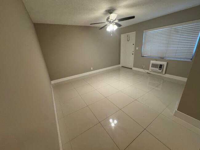 1859 Wiley St in Hollywood, FL - Building Photo - Building Photo