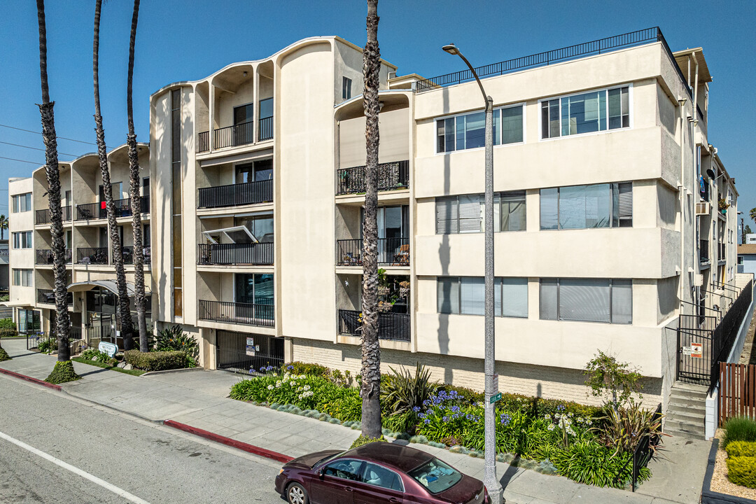 Coast Plaza in Long Beach, CA - Foto de edificio