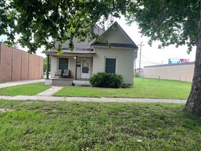 907 W Oklahoma Ave in Enid, OK - Building Photo - Building Photo