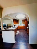 212 3rd Ave, Unit Ocean View Month to Month in Venice, CA - Building Photo