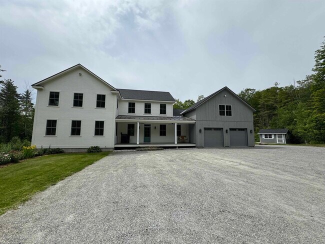 81 Pine Tree Ln in Manchester, VT - Building Photo - Building Photo