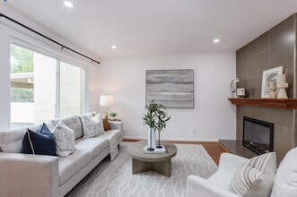 4428 Del Valle Pkwy in Pleasanton, CA - Building Photo - Building Photo