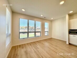 6551 Rockhill Rd in Kansas City, MO - Foto de edificio - Building Photo