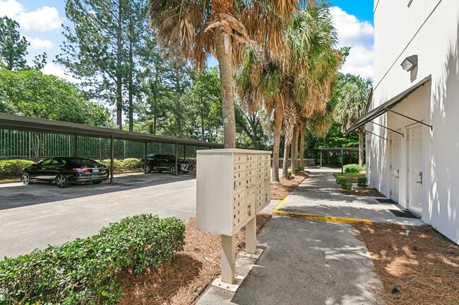 7248 Perkins Rd in Baton Rouge, LA - Foto de edificio - Building Photo