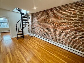 80 Revere St, Unit 10 in Boston, MA - Building Photo - Building Photo