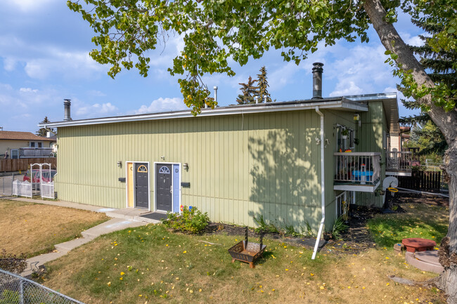 1419 44 St SE in Calgary, AB - Building Photo - Building Photo