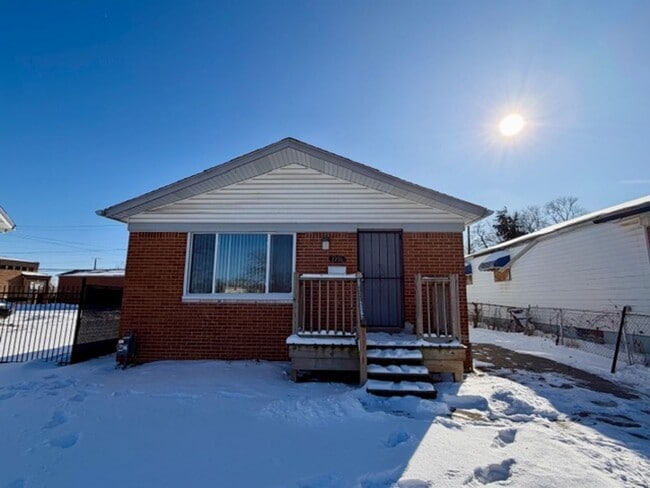 property at 1931 Pilgrim St