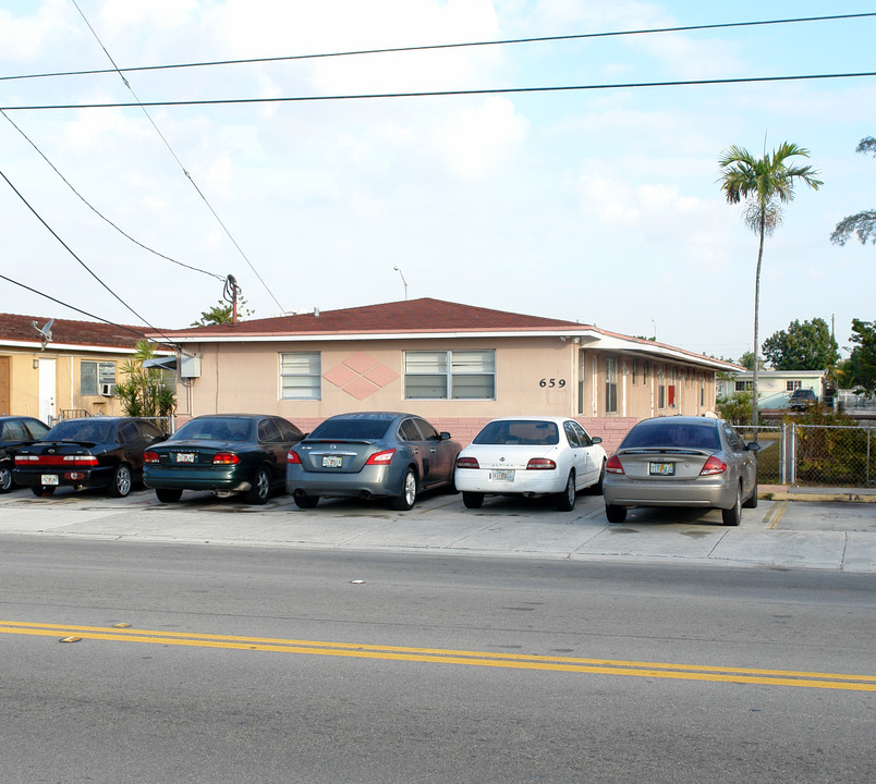 659 E 21st St in Hialeah, FL - Building Photo