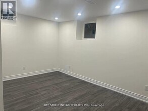 90 Milos Rd in Richmond Hill, ON - Building Photo - Building Photo