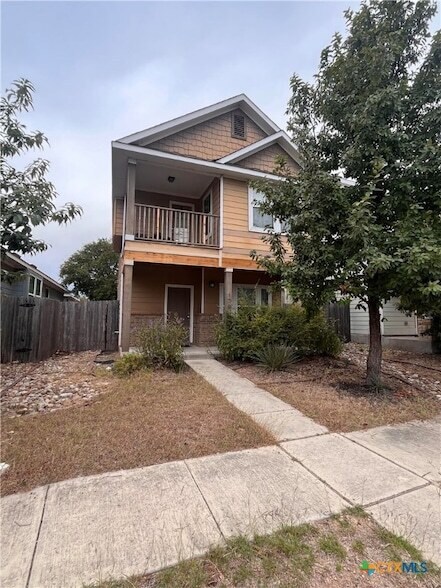 138 Preston Trail in San Marcos, TX - Foto de edificio