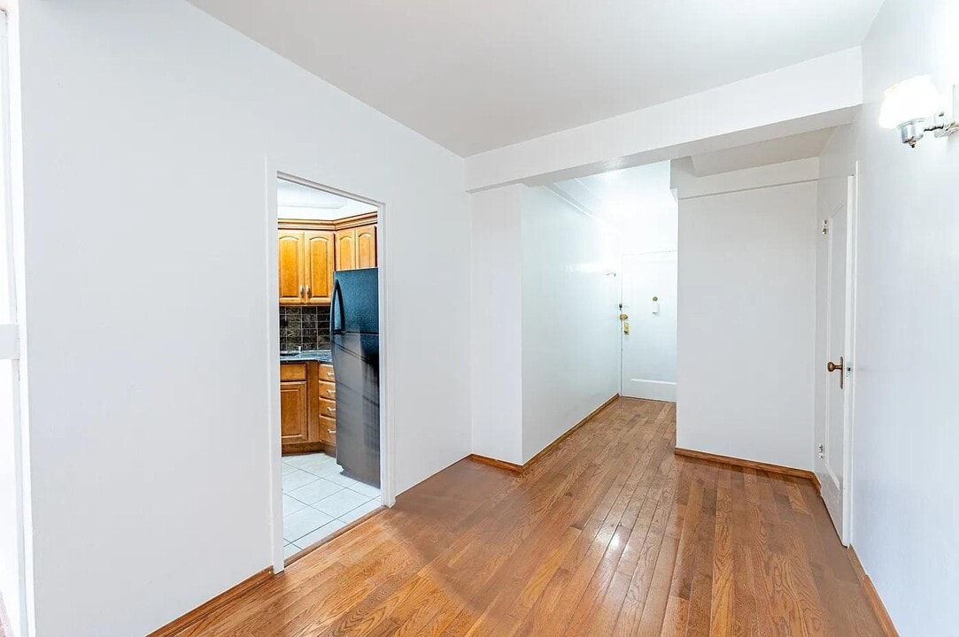 1541 Metropolitan Ave in Bronx, NY - Building Photo