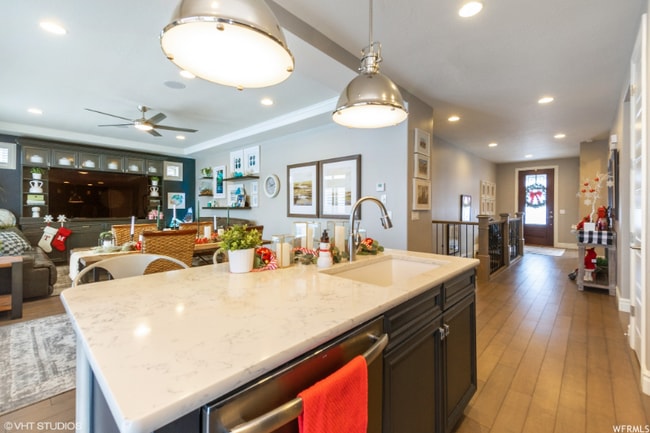 2263 N 725 W in Centerville, UT - Building Photo - Building Photo